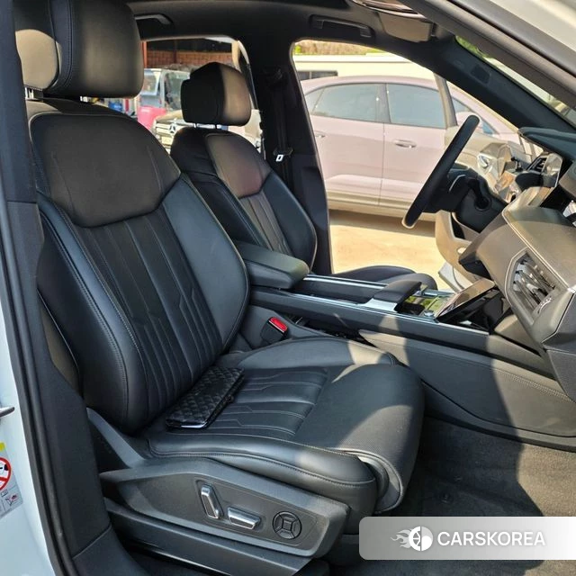 Audi e-Tron 2021 Белый из Кореи, фото 2