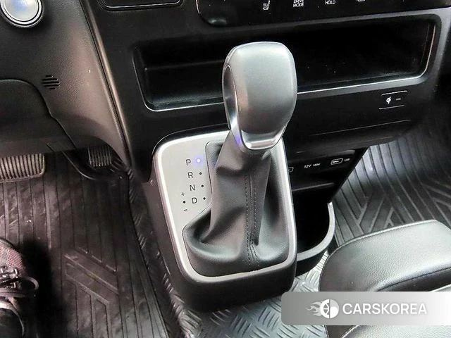 Hyundai Staria 2023 Черный из Кореи, фото 2