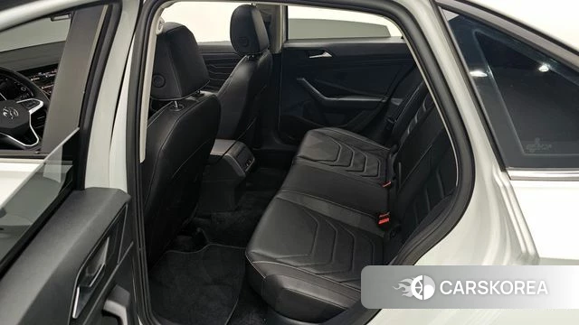 Volkswagen 7th Generation of Jetta 2024 Белый из Кореи, фото 2