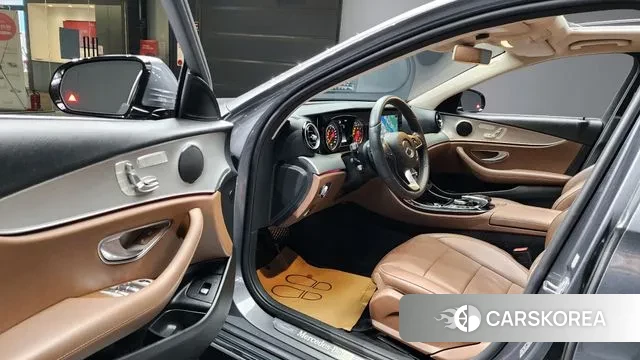 Mercedes-Benz E-Class W213 2018 Серый из Кореи, фото 2