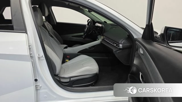 Hyundai Avante Hybrid (CN7) 2022 Белый из Кореи, фото 2