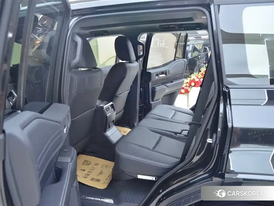 Toyota Land Cruiser 2026 Черный из Китая, фото 2