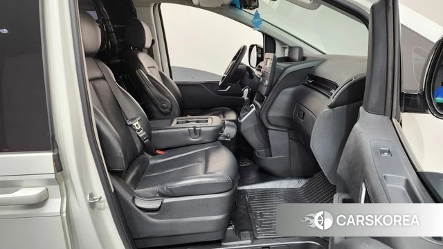 Hyundai Staria 2022 Белый из Кореи, фото 2