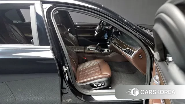 BMW 7 Series (G11) 2020 Черный из Кореи, фото 2