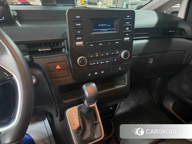Hyundai Staria 2022 Желтый из Кореи, фото 2