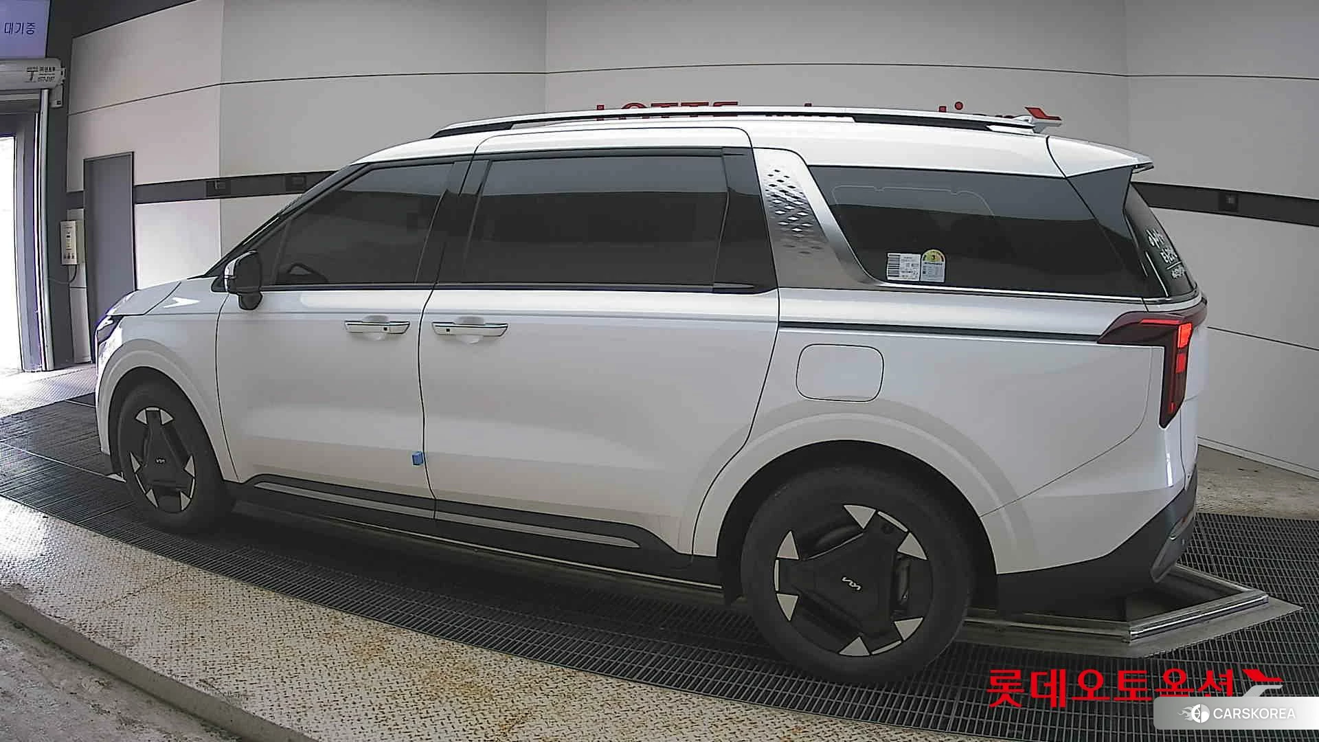 Kia Carnival Hybrid 2024 Белый из Кореи, фото 2