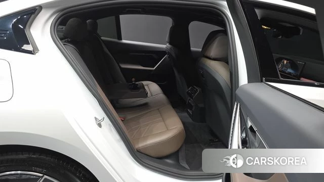 BMW 5 Series (G60) 2025 Белый из Кореи, фото 2