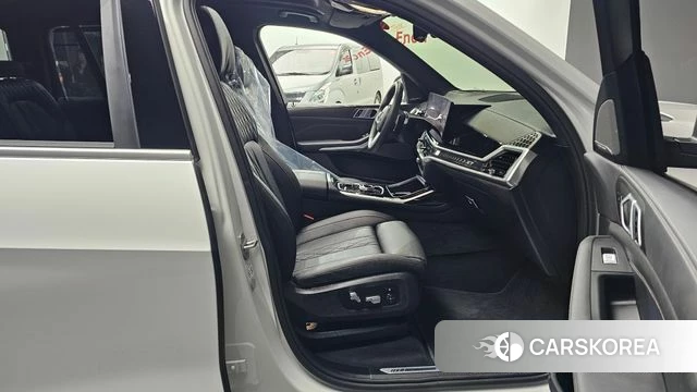 BMW X7 (G07) 2024 Белый из Кореи, фото 2