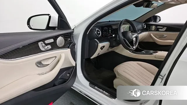 Mercedes-Benz E-Class W213 2022 Белый из Кореи, фото 2