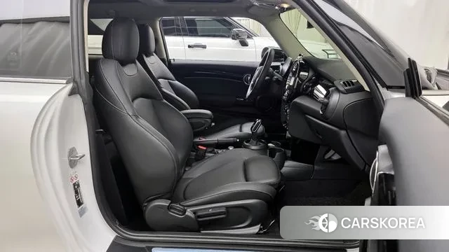 Mini Cooper 2023 Белый из Кореи, фото 2