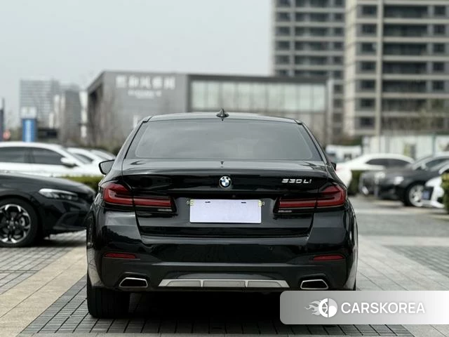 BMW 5 series 2021 Черный из Китая, фото 2