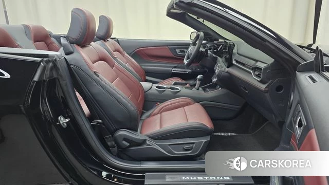 Ford Mustang 7th Generation 2024 Черный из Кореи, фото 2
