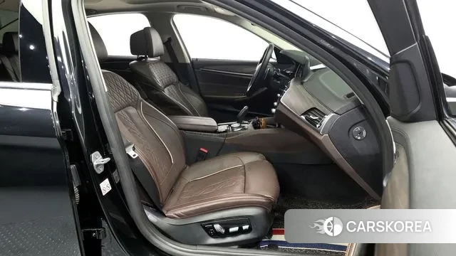 BMW 5 Series (G30) 2018 Черный из Кореи, фото 2