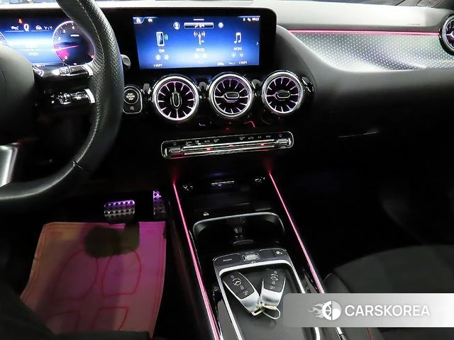 Mercedes-Benz GLA - Class H247 2024 Белый из Кореи, фото 2