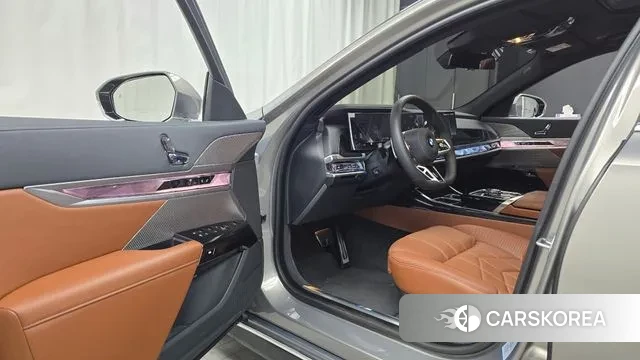 BMW 7 Series (G70) 2025 Серый из Кореи, фото 2