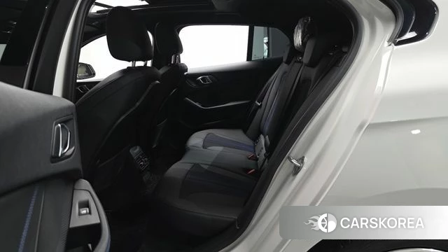 BMW 1 Series (F40) 2023 Белый из Кореи, фото 2