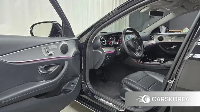 Mercedes-Benz E-Class W213 2018 Черный из Кореи, фото 2