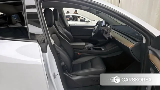 Tesla Model Y 2024 Белый из Кореи, фото 2