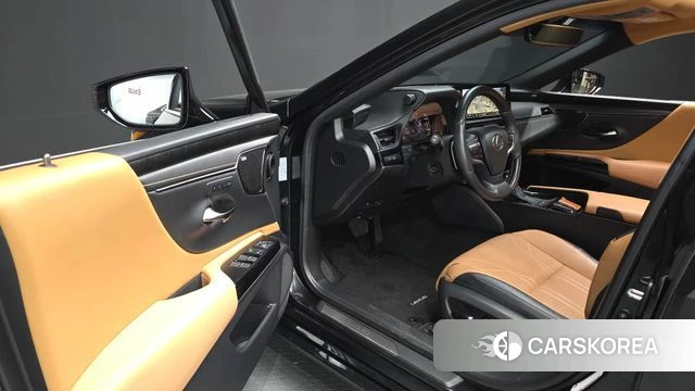 Lexus ES300h 7th generation 2023 Серый из Кореи, фото 2