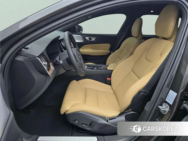 Volvo V60 Cross-Country 2nd Generation 2024 Серый из Кореи, фото 2