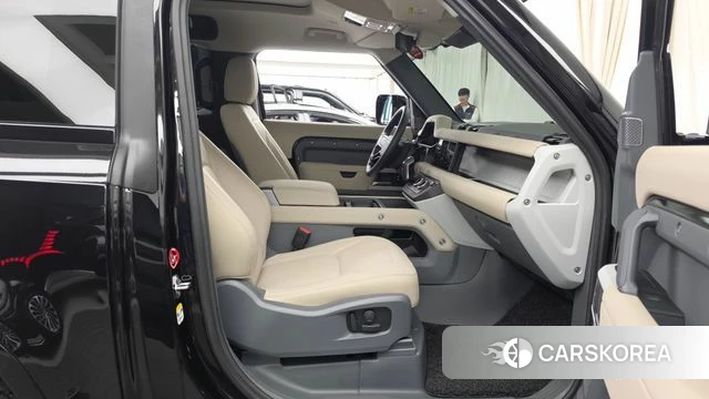 Land Rover Defender (L663) 2024 Черный из Кореи, фото 2