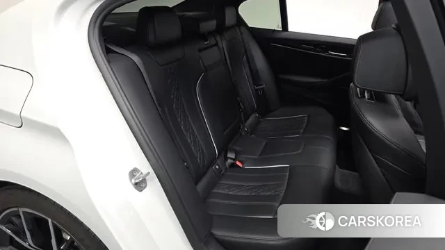 BMW 5 Series (G30) 2021 Белый из Кореи, фото 2