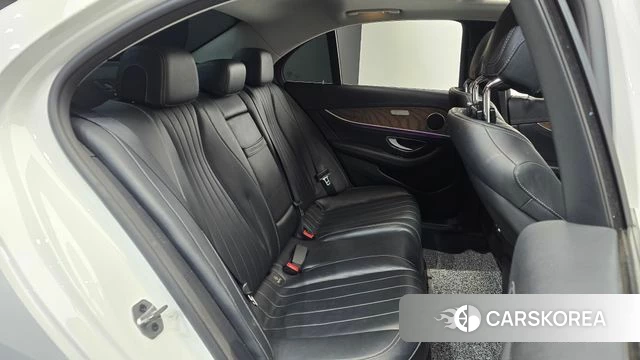 Mercedes-Benz E-Class W213 2018 Белый из Кореи, фото 2