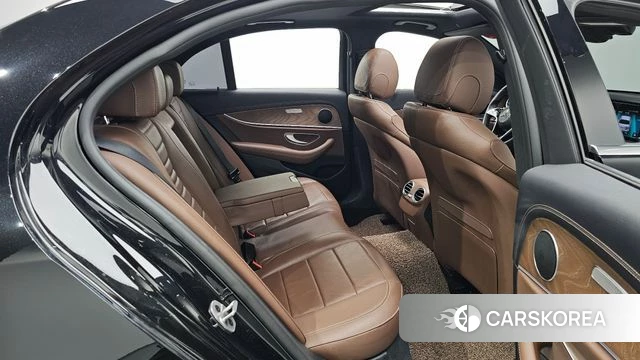 Mercedes-Benz E-Class W213 2021 Черный из Кореи, фото 2
