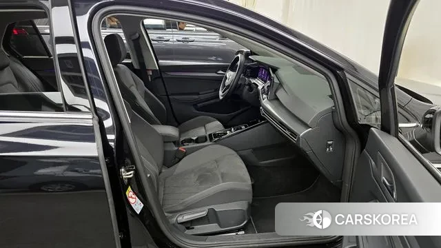 Volkswagen Golf 8th Generation 2022 Черный из Кореи, фото 2