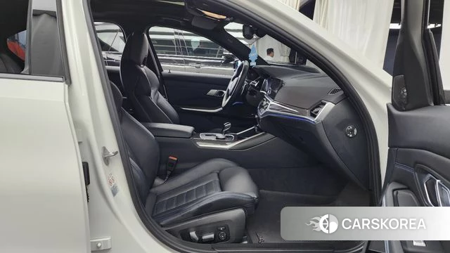 BMW 3 Series (G20) 2022 Белый из Кореи, фото 2