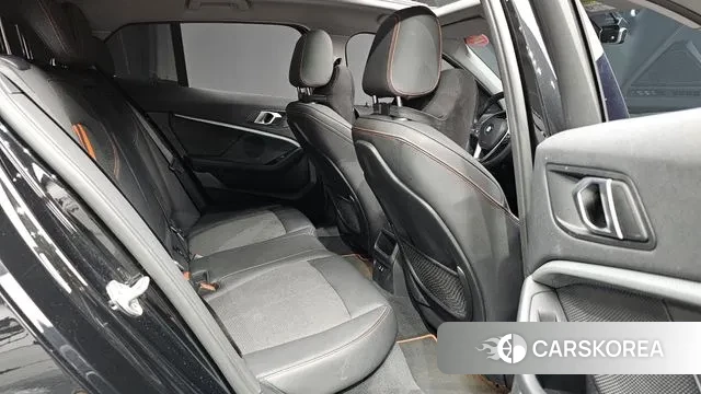 BMW 1 Series (F40) 2021 Черный из Кореи, фото 2
