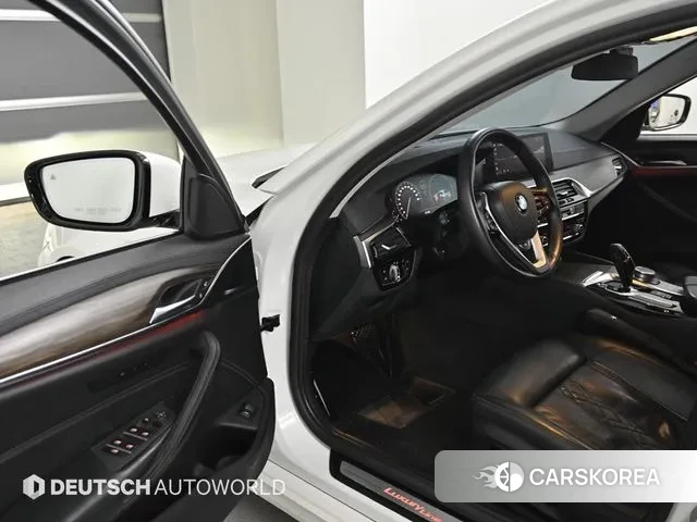 BMW 5 Series (G30) 2019 Белый из Кореи, фото 2