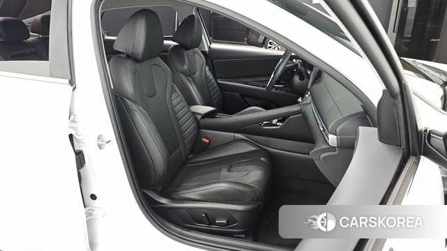 Hyundai The New Avante (CN7) 2023 Белый из Кореи, фото 2