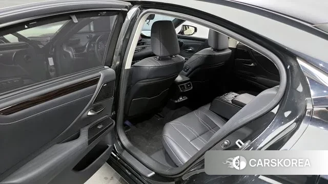 Lexus ES300h 7th generation 2019 Черный из Кореи, фото 2