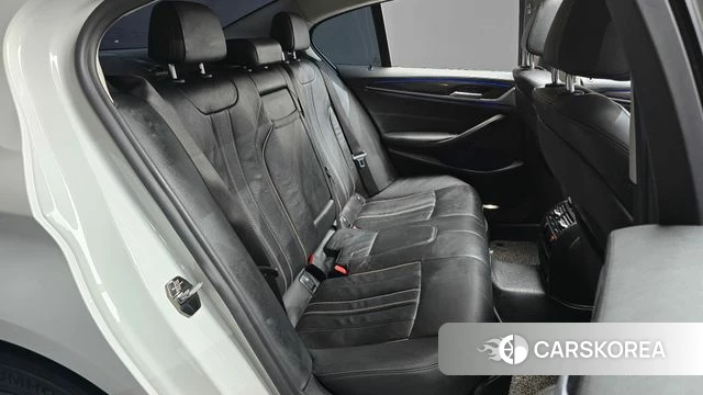 BMW 5 Series (G30) 2018 Белый из Кореи, фото 2