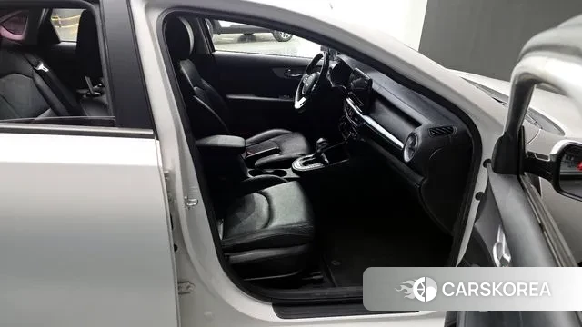 Kia The New K3 2nd generation 2021 Белый из Кореи, фото 2