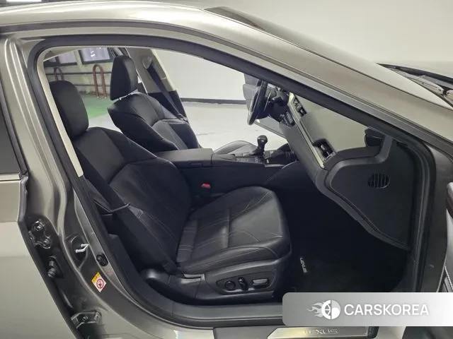 Lexus ES300h 7th generation 2018 Серебристо-серый из Кореи, фото 2