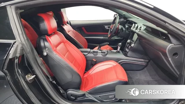 Ford Mustang 2022 Черный из Кореи, фото 2