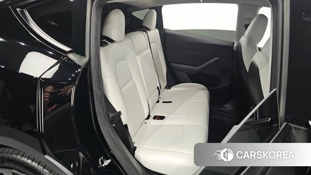 Tesla Model Y 2023 Черный из Кореи, фото 2