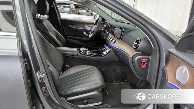 Mercedes-Benz E-Class W213 2019 Серый из Кореи, фото 2