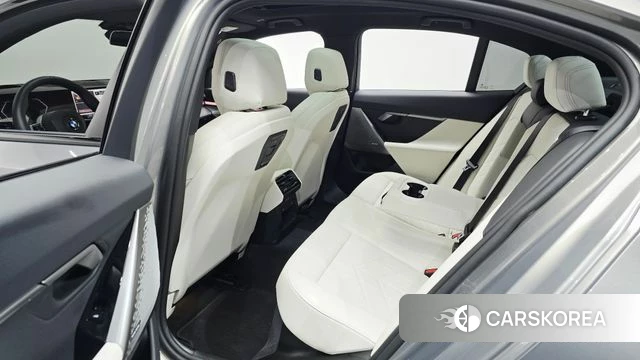 BMW 5 Series (G60) 2025 Светло-серебряный цвет из Кореи, фото 2
