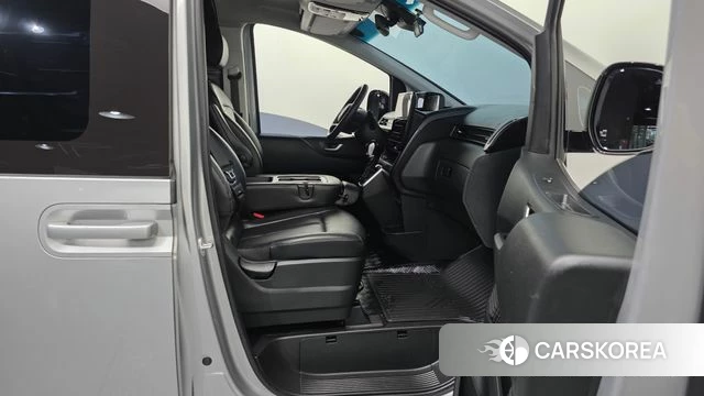 Hyundai Staria 2023 Серебряный из Кореи, фото 2