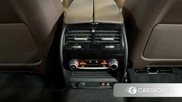 BMW 5 Series (G30) 2023 Белый из Кореи, фото 2