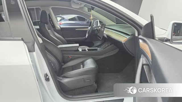 Tesla Model Y 2024 Белый из Кореи, фото 2