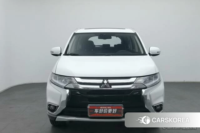 Mitsubishi  Outlander 2018 Белый из Китая, фото 2