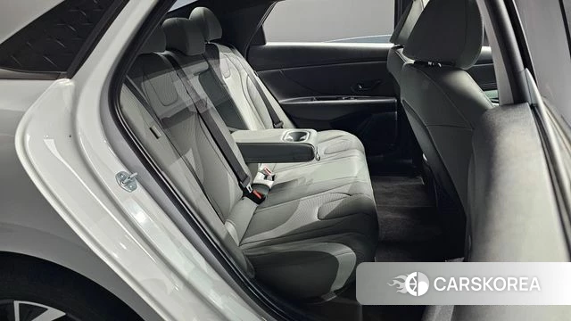 Hyundai The New Avante (CN7) 2023 Белый из Кореи, фото 2