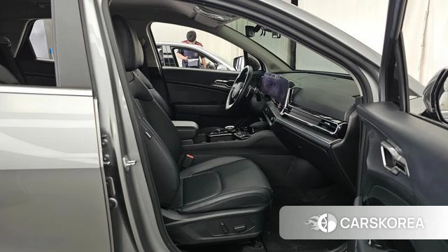 Kia Sportage 5th Generation 2023 Серебристо-серый из Кореи, фото 2