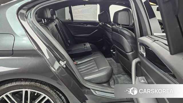 BMW 5 Series (G30) 2018 Серый из Кореи, фото 2