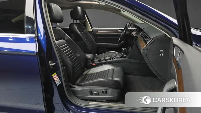 Volkswagen Passat GT (B8) 2018 Синий из Кореи, фото 2