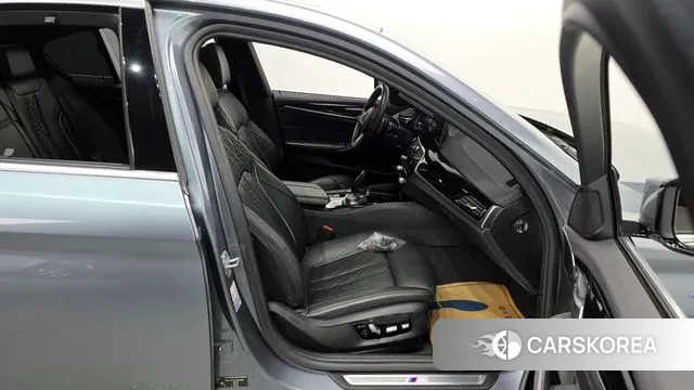 BMW 5 Series (G30) 2018 Серый из Кореи, фото 2